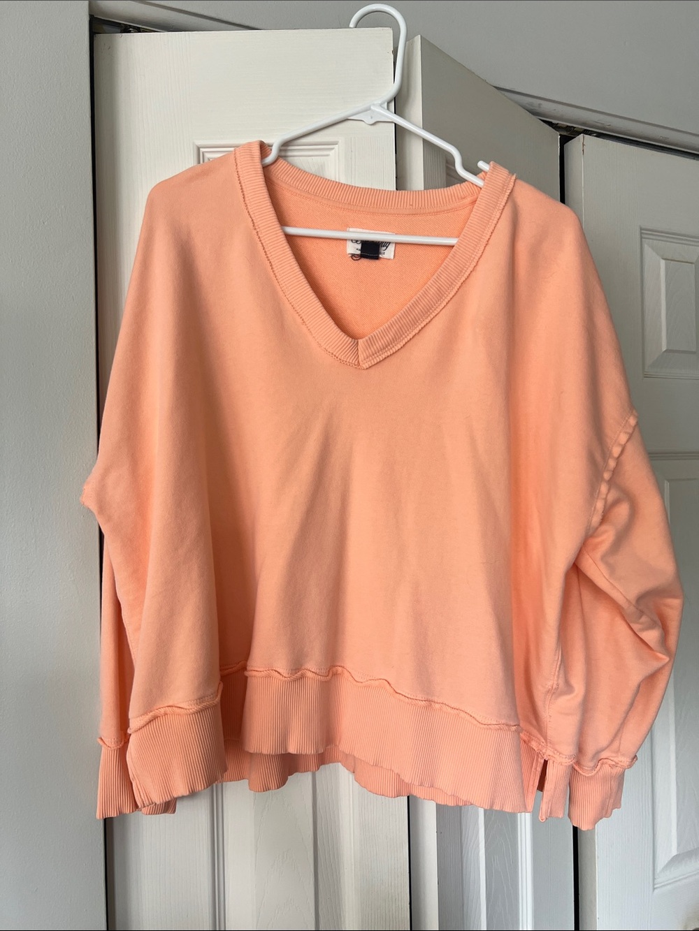 American Eagle V-Neck Lightweight Peach Sweatshirt Top